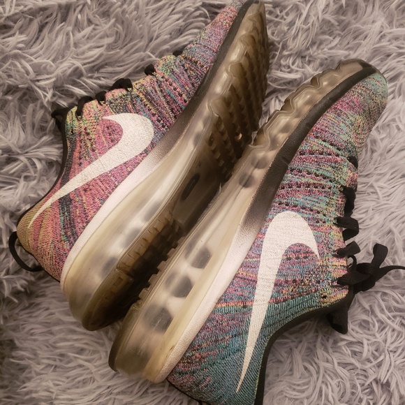 NIKE | Women's Multi-Colored Flyknit Max! - Picture 4 of 8